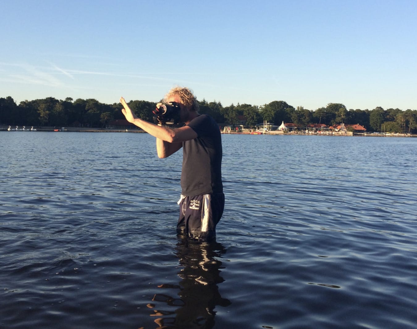 Fotograaf Frank van Delft fotografeert vanuit het water