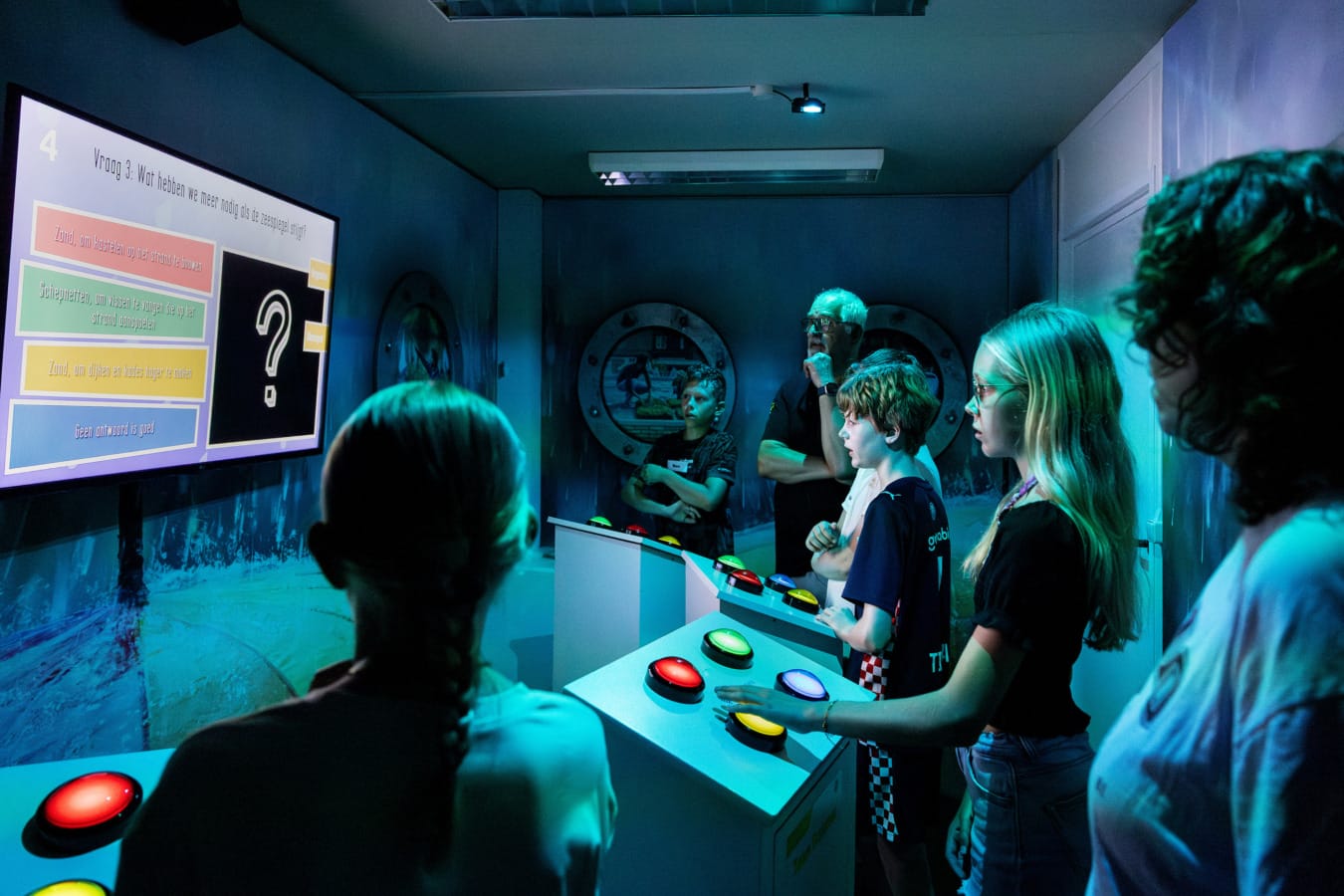 Kinderen spelen spel in de Risk Factory